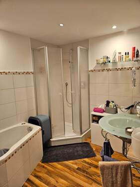 20251129_115746.jpg - 6 Zimmer Mehrfamilienhaus, Wohnhaus in Ditzingen