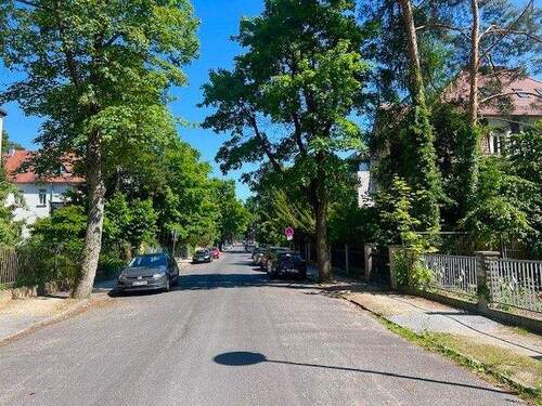 Blick in die ruhige Straße - 3 Zimmer Etagenwohnung in Hellerau / Klotzsche