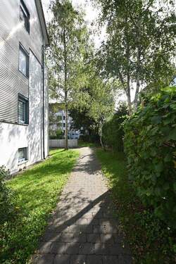 Richtung Hauseingang - 