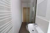 Beispiel Bad mit Dusche - 2 Zimmer Etagenwohnung zur Miete in Freiberg