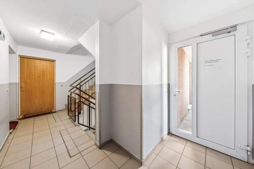 Treppenhaus - 2 Zimmer Etagenwohnung in Schönefeld