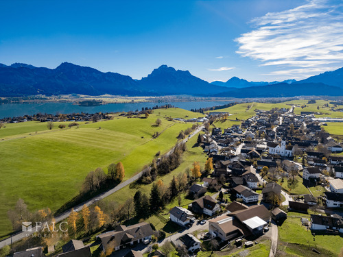 Drohne Gebäude mit Bergblick_x - 5 Zimmer Einfamilienhaus zum Kaufen in Rieden am Forggensee