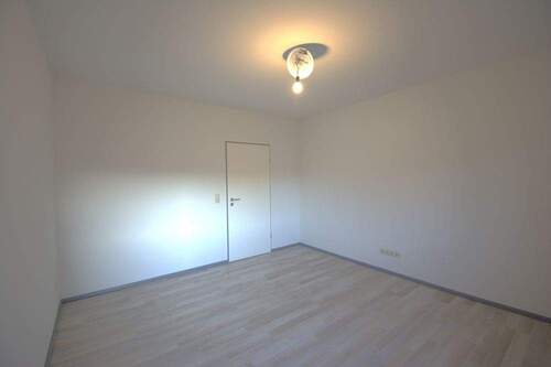 Schlafzimmer - Etagenwohnung mit 85,00 m&sup2; in Burg (Dithmarschen) zur Miete