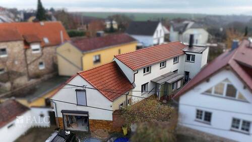 Drohne Front-Gebäude - 5 Zimmer Einfamilienhaus zum Kaufen in Salzatal