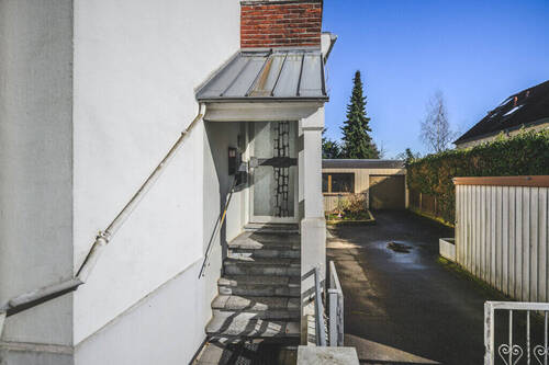 Eingang linke Haushälfte - Einfamilienhaus mit 363,00 m&sup2; in Aachen zum Kaufen