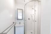 Bad mit Dusche - 