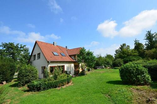 Süd/Westansicht - EFH mit ELW in unverbauter Randlage in Burgweinting renovierungsbedürftig