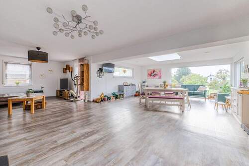 Wohn- und Essbereich - 5 Zimmer Einfamilienhaus zum Kaufen in Neuhausen ob Eck / Worndorf