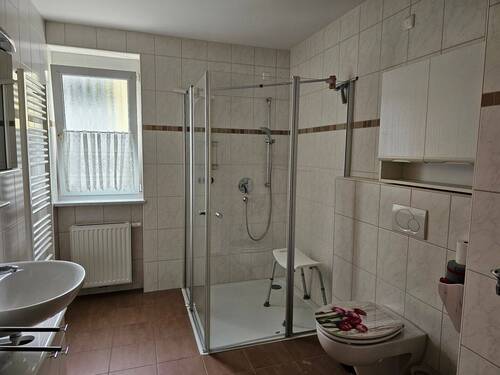 Bad - 2 Zimmer Etagenwohnung zur Miete in Burghausen