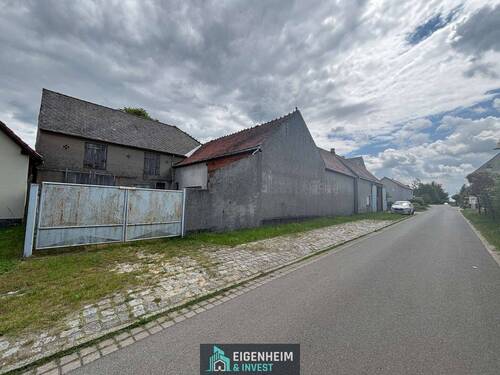 Einfahrt in die Garage - 6 Zimmer Mehrfamilienhaus, Wohnhaus zum Kaufen in Gorden-Staupitz