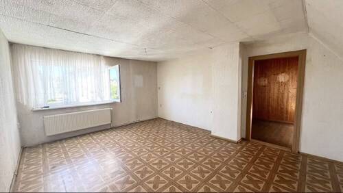 Helles Zimmer mit großem Fenster - 