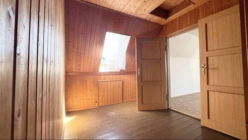 Vielseitiges Zimmer im Obergeschoss - 