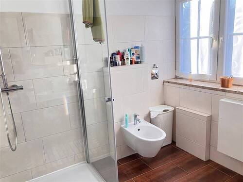 Bad mit Dusche und Bidet - 
