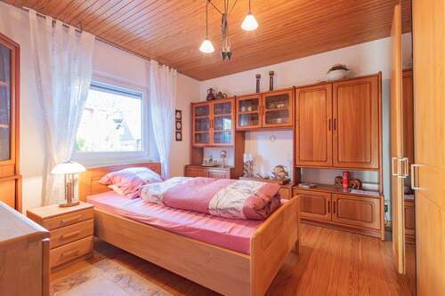 Schlafzimmer Erdgeschoss - Mehrfamilienhaus, Wohnhaus mit 66,00 m&sup2; in Rendsburg zum Kaufen