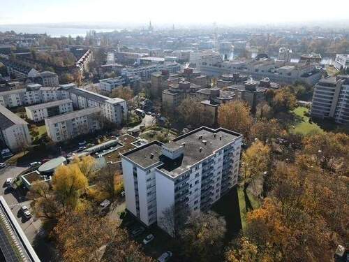 Lage - KN-Petershausen: 3-Zimmer ETW mit Fernsicht, Balkon und Außenstellplatz - kurzfristig frei