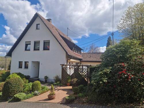 Seitenansicht - 7 Zimmer Einfamilienhaus zum Kaufen in Siegen / Geisweid