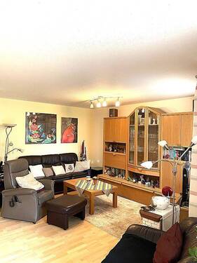 Wohnzimmer - 4 Zimmer Mehrfamilienhaus, Wohnhaus in Kropp