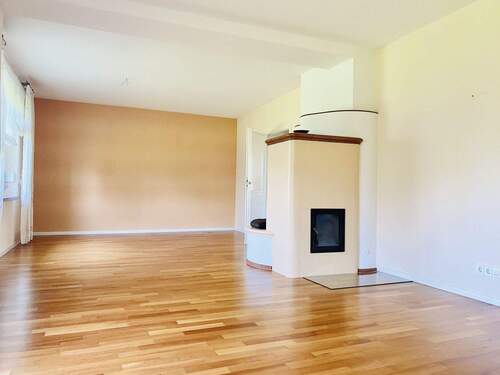 Wohn-/Esszimmer mit Kachelofen OG - 