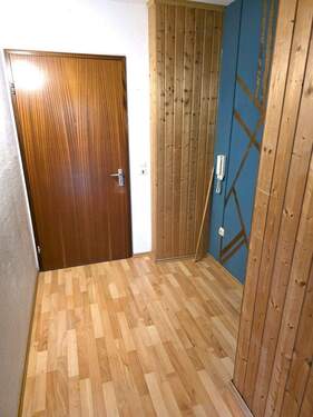 Flur zur Eingangstüre - 