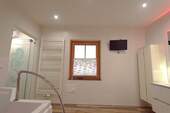 EG: Tageslichtbad mit TV, DSC.JPG - 