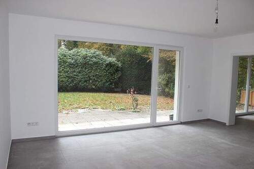 Wohnzimmer - Terrassenwohnung mit 110,00 m² in Enger zur Miete