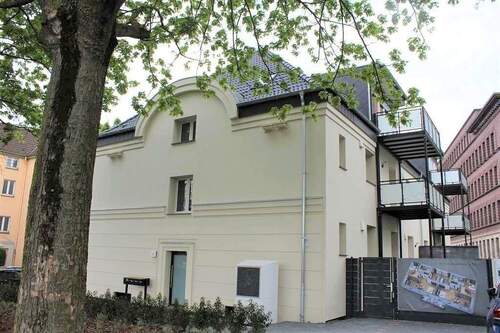 Vorderansicht - Jetzt an die Zukunft denken, energetisch sanierte ETW im 1. OG