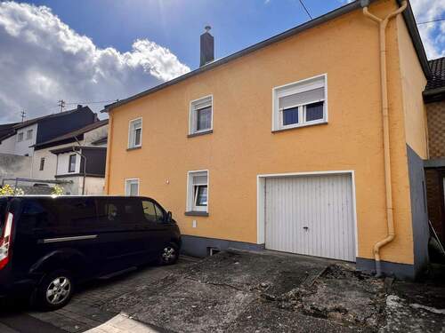 Garage / Stellplatz - 