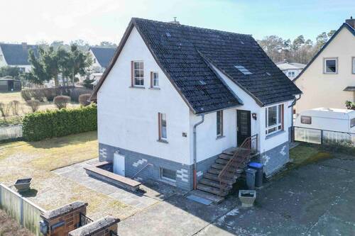 Luftaufnahme Außenansicht vorn - Ihr neues Zuhause nahe Stettiner Haff - Einfamilienhaus mit Nebengelass und ruhigem Garten