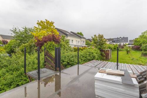 großer Balkon (Boden u. Geländer sind erneuert) - 