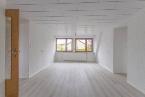 Wohn-Esszimmer als Durchgang - 3 Zimmer Etagenwohnung zur Miete in Menden
