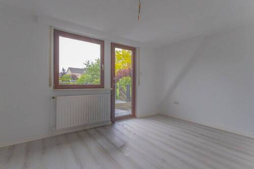 Schlafzimmer mit Zugang zum Balkon - 