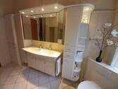 Tageslichtbad mit Wanne, Dusche, WC (2) - 