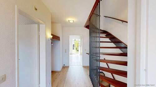 Hausflur mit Sicht ins Wohnzimmer - 4 Zimmer Reihenendhaus zum Kaufen in Hamm