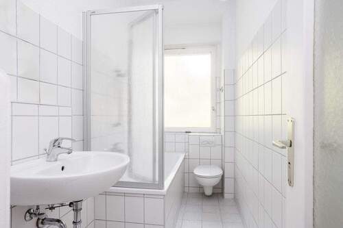 D6WE4 Badezimmer - 3 Zimmer Mehrfamilienhaus, Wohnhaus zum Kaufen in Berlin