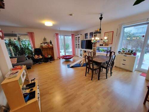 EG: Wohn-/Esszimmer - 