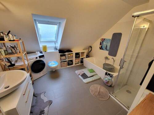 DG: Dusch-/Vollbad mit Fenster - 