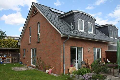 Objektansicht - Moderne 4-Zi.-Doppelhaushälfte m. Garten, Terrassen und Carport in HL-St.Jürgen - Hochschulstadtteil