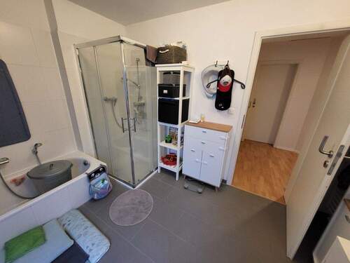 DG: Dusch-/Vollbad mit Fenster - 