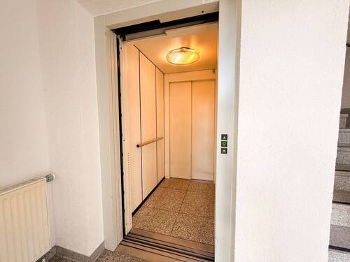 Aufzug in alle Ebenen - 2 Zimmer Etagenwohnung in Leipzig