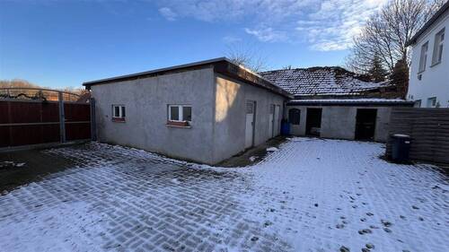 Innenhof - 1 Zimmer Mehrfamilienhaus, Wohnhaus in Osterweddingen