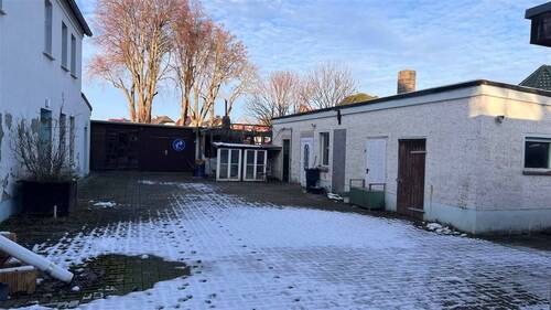 Innenhof - Mehrfamilienhaus, Wohnhaus mit 400,00 m² in Osterweddingen zum Kaufen