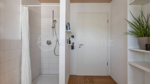 Badezimmer mit Dusche - 