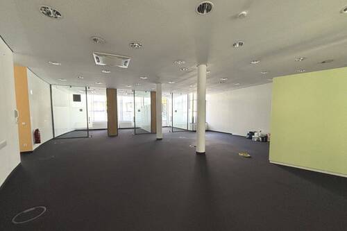 Ehemalige Bankfiliale - 