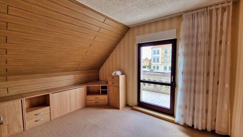 Schlafzimmer mit Zugang zum Balkon - 