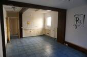 EG: Wohn-/Esszimmer mit Küchenanschlüsse - 