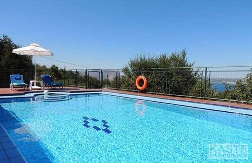 Pool - 4 Zimmer Mehrfamilienhaus, Wohnhaus zum Kaufen in Kambia