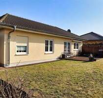 AB SOFORT - Gepflegter Bungalow der Marke Heinz von Heiden mit Carport, FBH und toller Lage in Panketal.