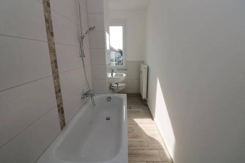 Beispiel Bad - 2 Zimmer Etagenwohnung zur Miete in Freiberg