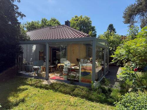 Haus mit 20 qm Wintergarten - 2 Häuser zum Preis von einem- mit Wohnrecht.