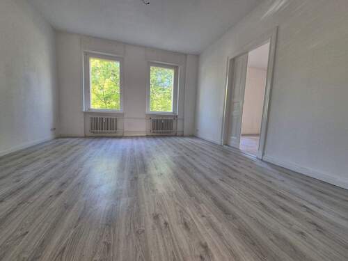 Wohnzimmer - 4 Zimmer Etagenwohnung zum Kaufen in Berlin